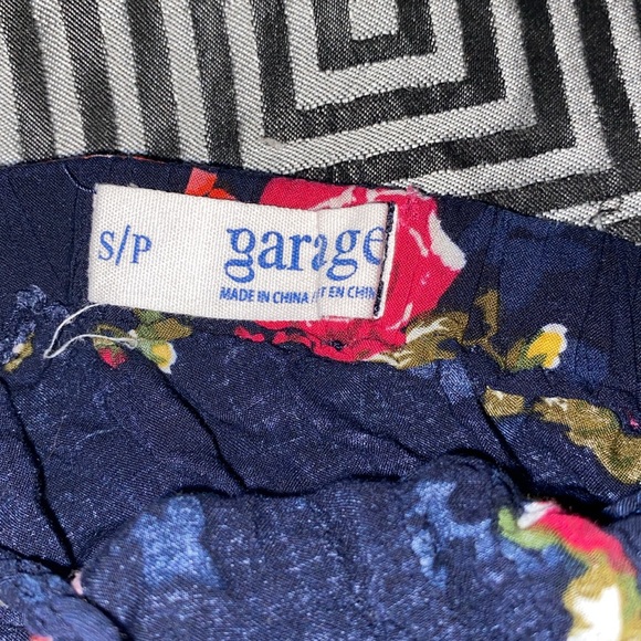 Cute floral top - Picture 2 of 2